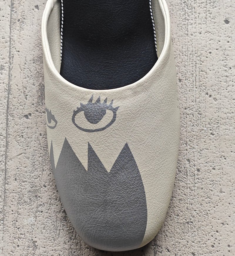 CLOAKROOMS OF .Fuller indoor slippers design - color (Silver) (two-color design on the bottom) - รองเท้าแตะในบ้าน - หนังเทียม สีเงิน
