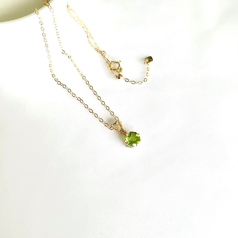 Olivine gemstone pendant peridot nacklace - สร้อยคอ - เครื่องประดับพลอย 