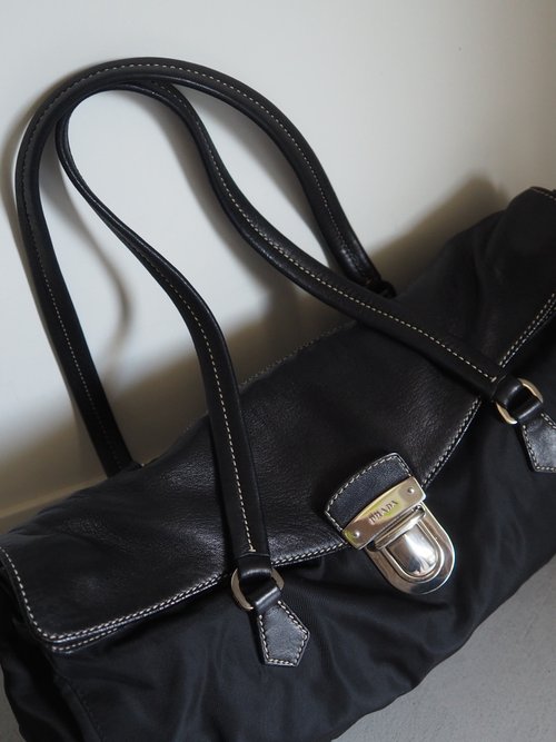 【PRADA】ヴィンテージ ナイロンショルダーバッグ ブラック PRADA プラダ ナイロン ショルダーバッグ ブラック 三角ロゴ