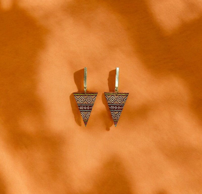 [Laser Printing Series] Warm ethnic style triangle earrings - ต่างหู - โลหะ หลากหลายสี