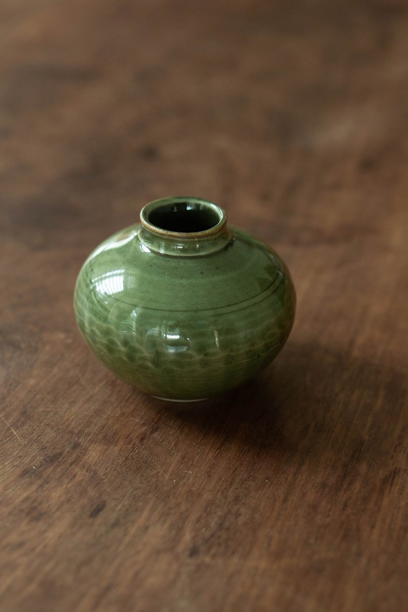 Celadon small bud vase - เซรามิก - เครื่องลายคราม สีเขียว