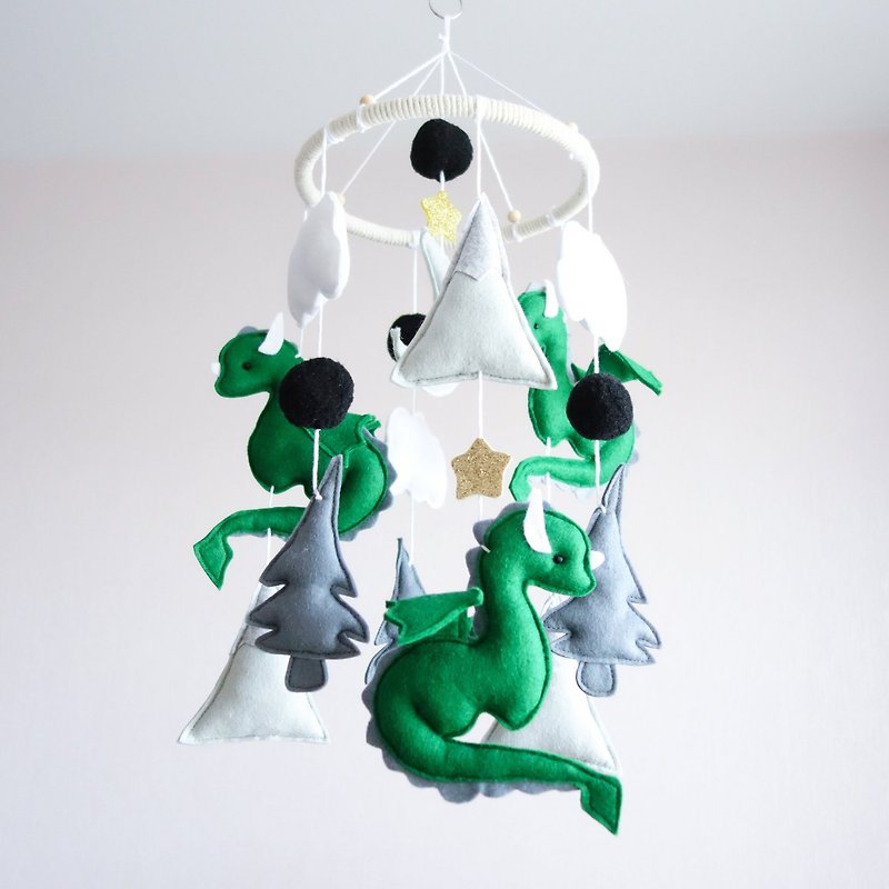 Green Dragon Baby Crib Felt Mobile Nursery Decor - 嬰幼兒玩具/毛公仔 - 其他人造纖維 綠色