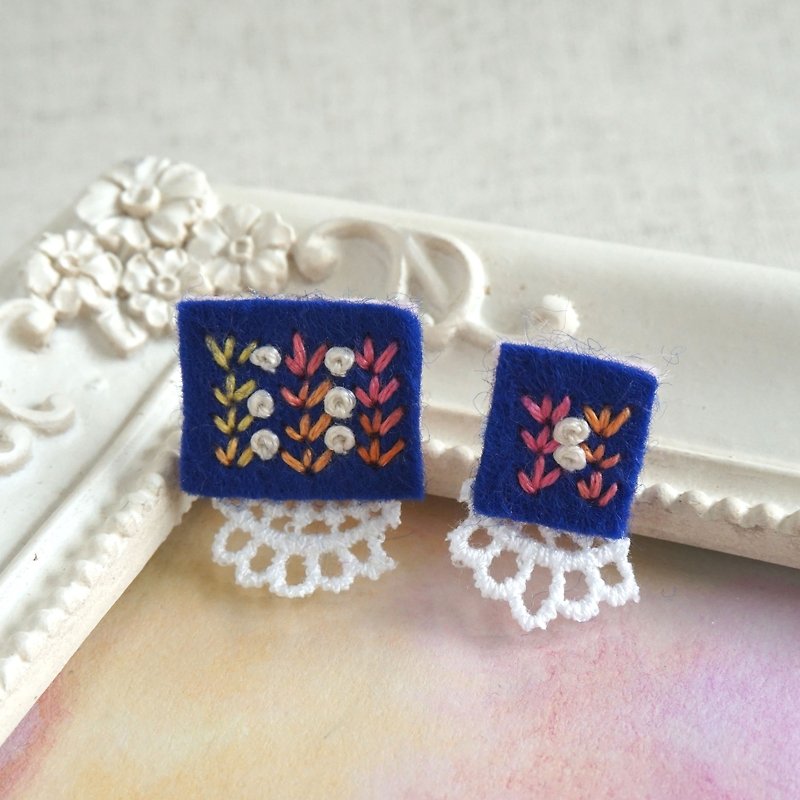 Hand embroidery pierced earring"Navy square big,small" - Earrings & Clip-ons - Thread Blue