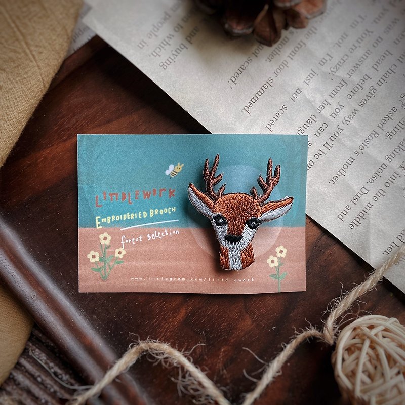 Embroideried  badge | forest elk | Littdlework - Badges & Pins - Thread Multicolor