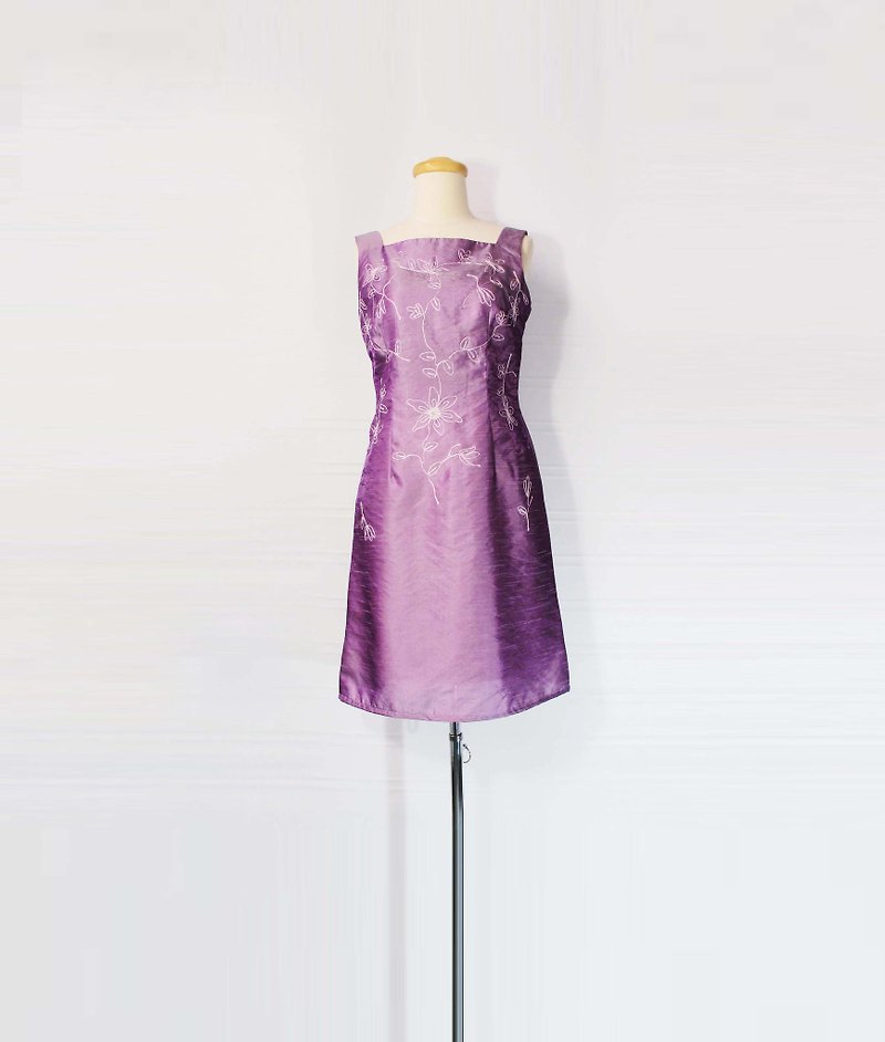 Wahr_ purple embroidery pattern vest dress - ชุดเดรส - วัสดุอื่นๆ 