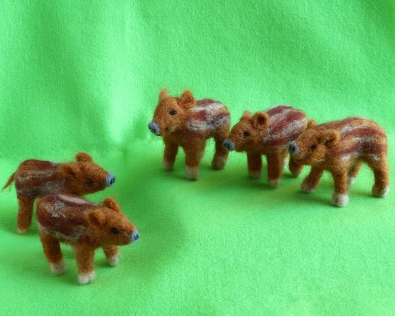 Needle felted wild boar piglet Wool 100% - Kids' Toys - Wool 
