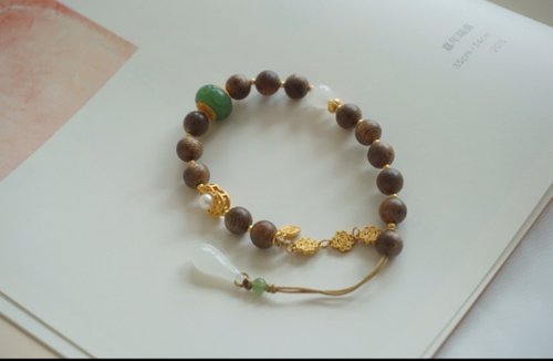 Angel's tears 天使之淚 Jewelry Design 8mm天然加里曼丹沈香木 瑪瑙雕花珠中國結鏈等設計手串手持m