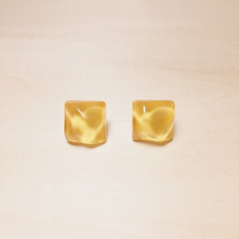 Yellow water wave earrings - ต่างหู - เรซิน สีเหลือง