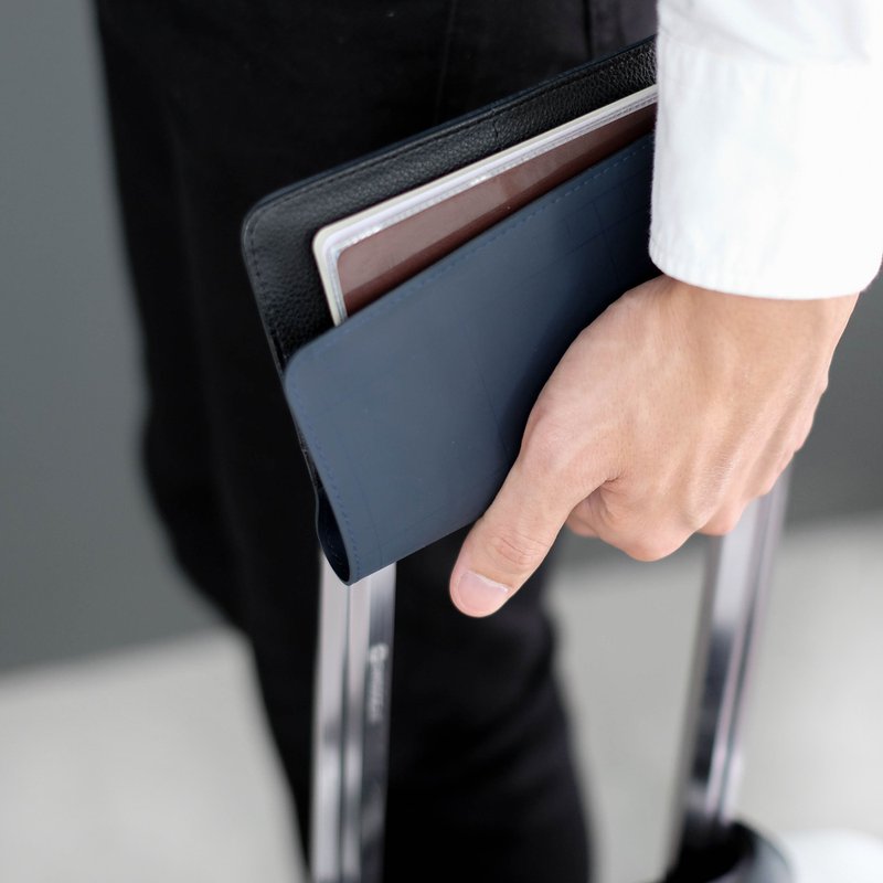 HYPE PASSPORT HOLDER - INDIGO BLUE #CUTTINGMAT from Least studio. - 行李箱/旅行袋 - 橡膠 藍色