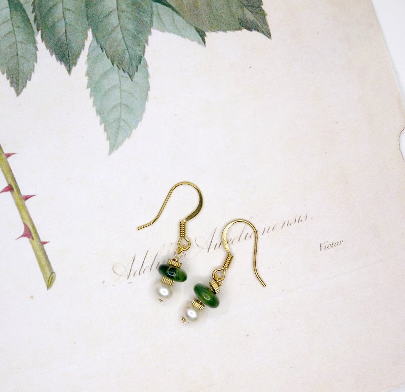 Small green Dongling jade pearl earrings ear clip - ต่างหู - เครื่องเพชรพลอย 