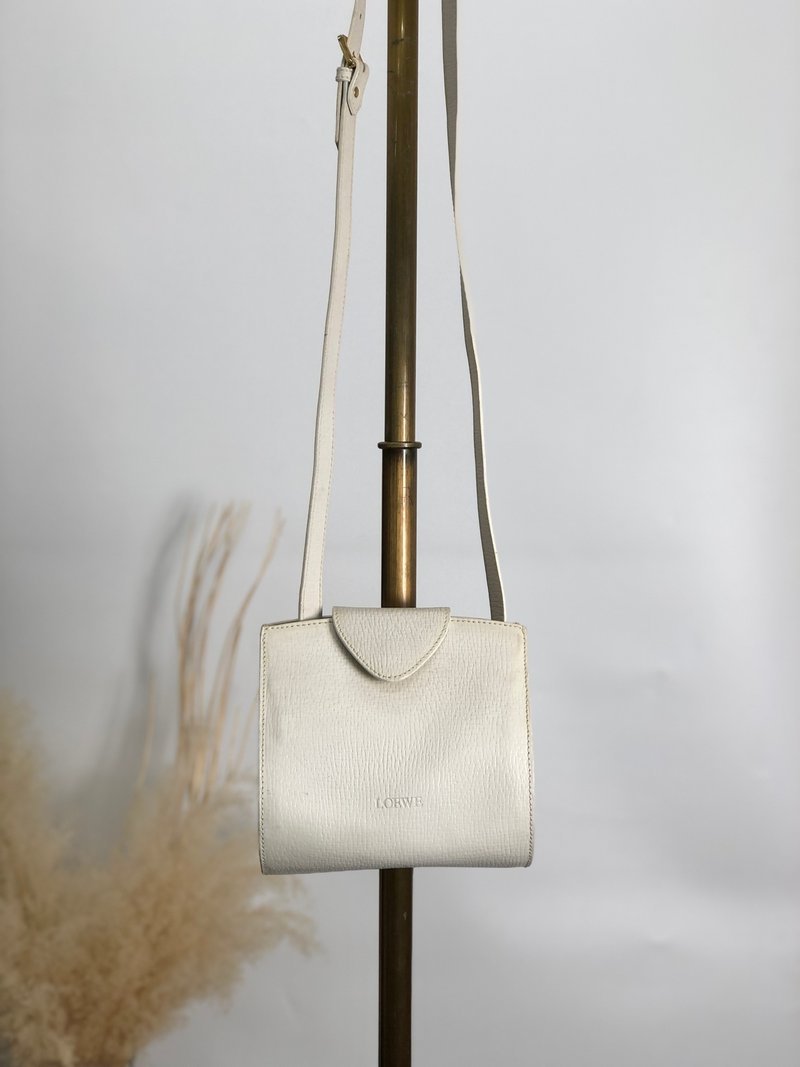 【Direct from Japan Luxury Pre-owned Bag】LOEWE Shoulder Bag Ivory Logo Embossed Leather Vintage Old sj6yij - Messenger Bags & Sling Bags - Genuine Leather White