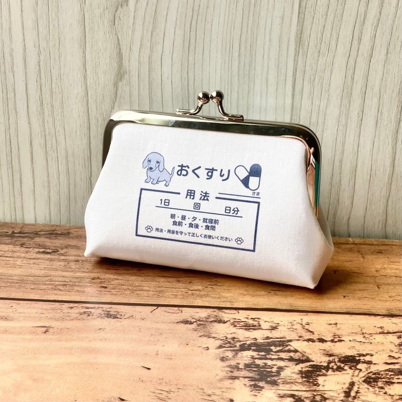【受注製作】ミニチュアダックスフンド レッド 小銭入れ コンパクトなカードサイズ おくすりがま口 わんわんクリニック - 編織/刺繡/羊毛氈/縫紉 - 其他金屬 白色