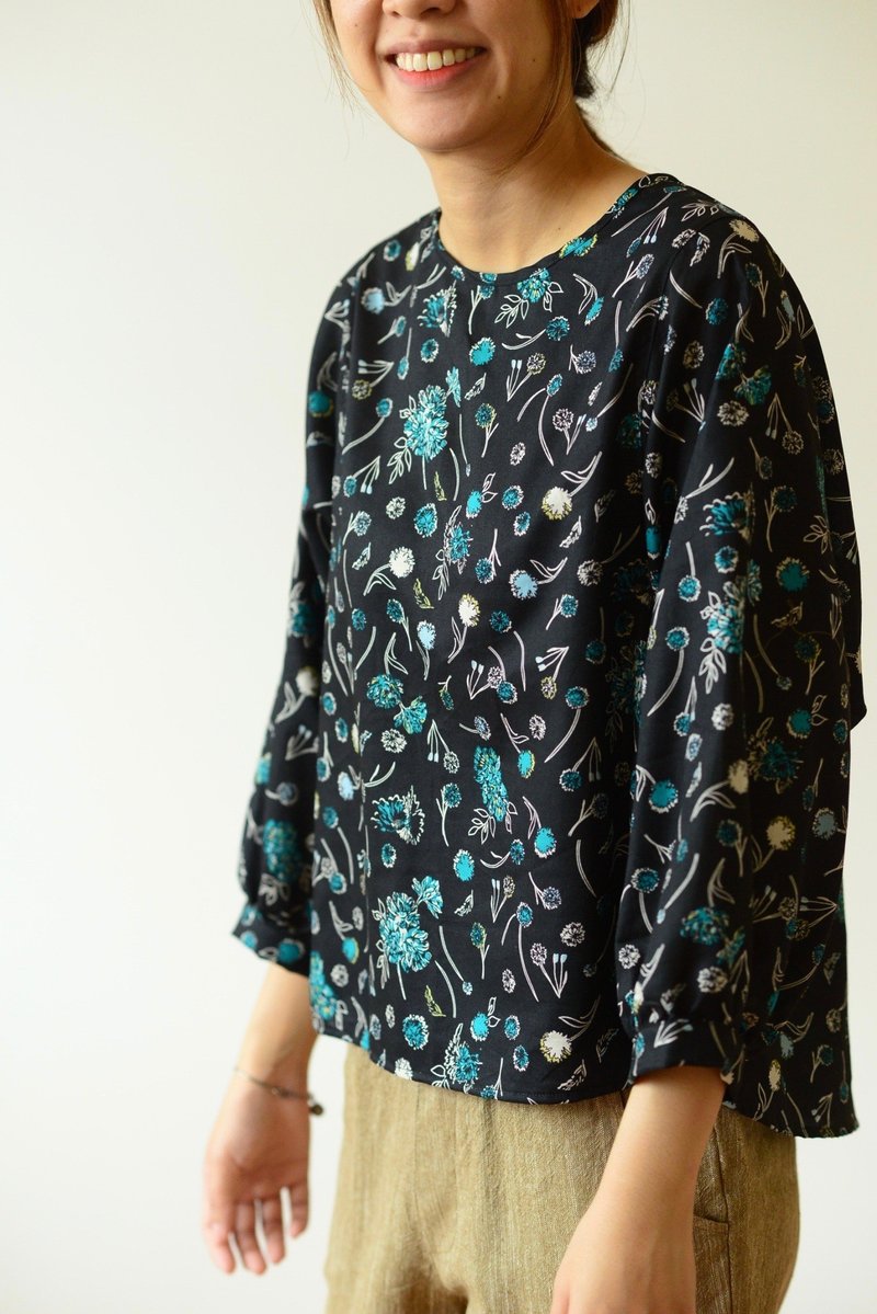 Flowery long sleeves blouse - 女上衣/長袖上衣 - 聚酯纖維 
