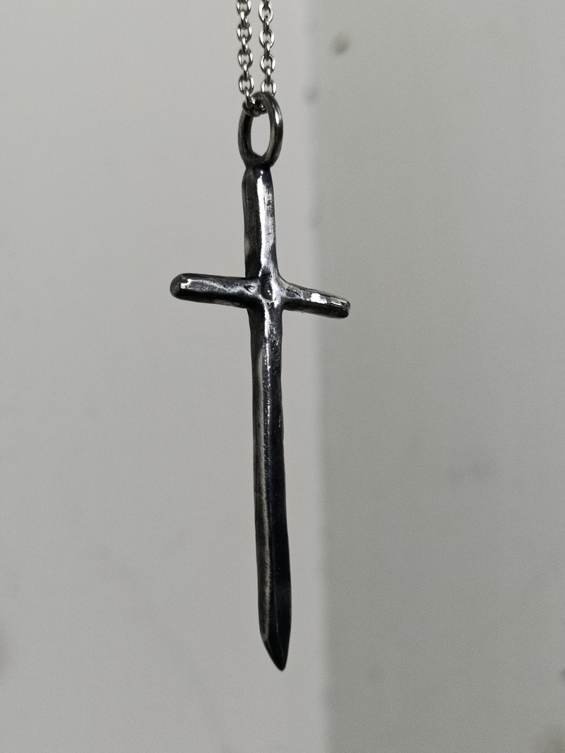 俐落款十字架銀吊墬 - 項鍊 - 銀 灰色