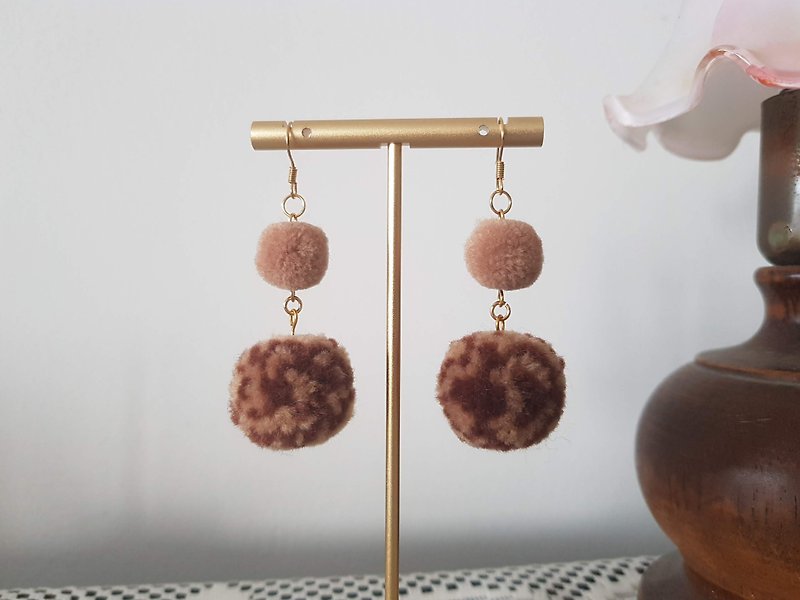 [Plush] Brown, Painless Clip-On, Clip Earrings, Ear Hooks ~ Hair Ball Earrings - Earrings & Clip-ons - Other Materials Brown