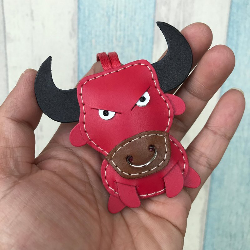 Healing small objects handmade leather red cute bullfighting hand-stitched charm small size - พวงกุญแจ - หนังแท้ สีแดง