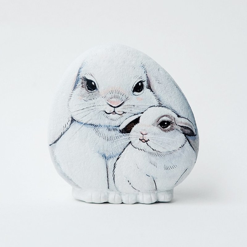 赤ちゃんとお母さん、ウサギの石絵画、オリジナルアート。 - 人形・フィギュア - 防水素材 ホワイト