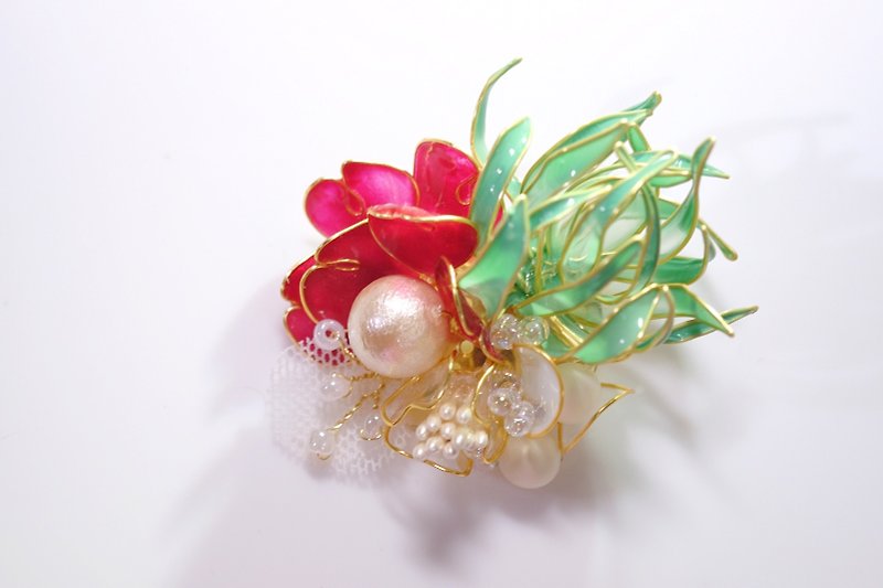 Air pineapple and flower brooch - Brooches - Resin Multicolor