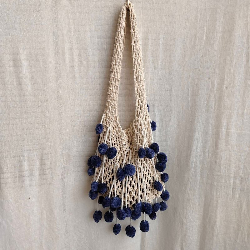 Qiuqiu hand-crocheted cotton bag - กระเป๋าแมสเซนเจอร์ - ผ้าฝ้าย/ผ้าลินิน 