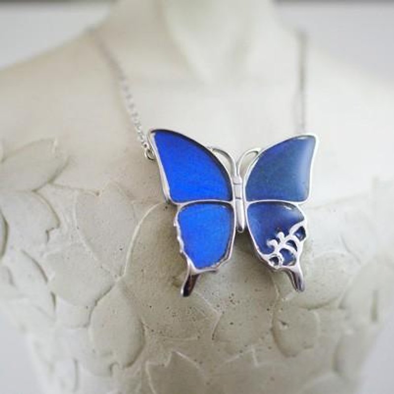 Blue Morpho Butterfly Pendant Silver L - สร้อยคอ - โลหะ สีเงิน