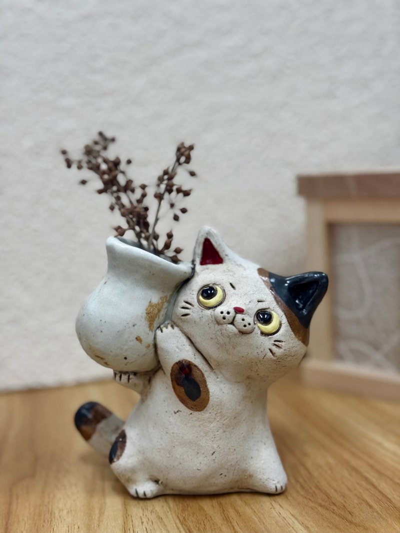 布施貓 | 貓抱花瓶 - 擺飾/家飾品 - 陶 