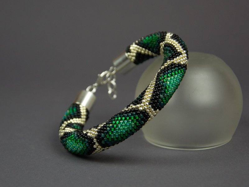 Bead crochet kit, DIY jewelry, beading kit, Adult craft kit, Seed bead bracelet - 編織/刺繡/羊毛氈/縫紉 - 玻璃 綠色