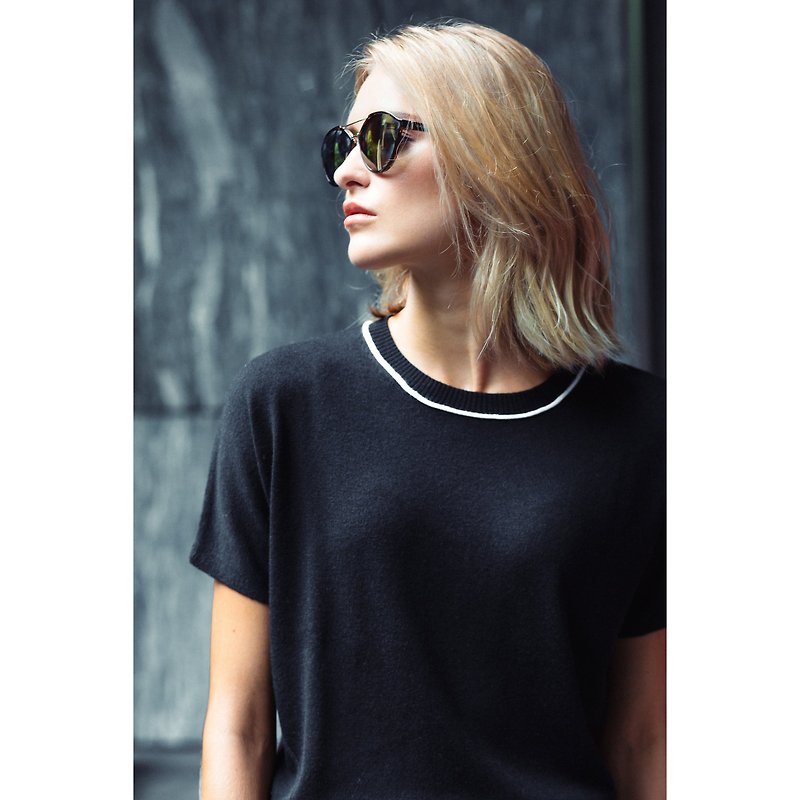 Tove & Libra Relaxed Pullover - Black Sustainable Fashion - เสื้อผู้หญิง - ขนแกะ สีดำ