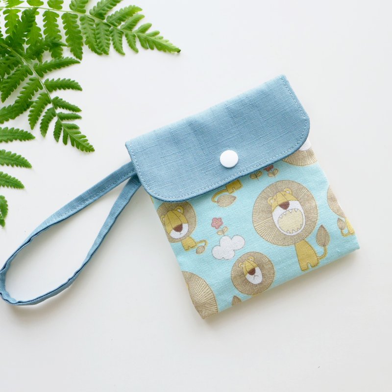 Multifunctional storage bag [Lion Flower] Mask storage bag, facial tissue cover, sanitary napkin bag - กระเป๋าเครื่องสำอาง - ผ้าฝ้าย/ผ้าลินิน 