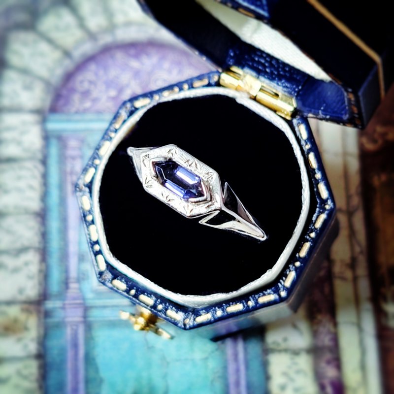 Engraving Long Hexagon Iolite Silver Signet Ring - แหวนทั่วไป - เงินแท้ สีเงิน