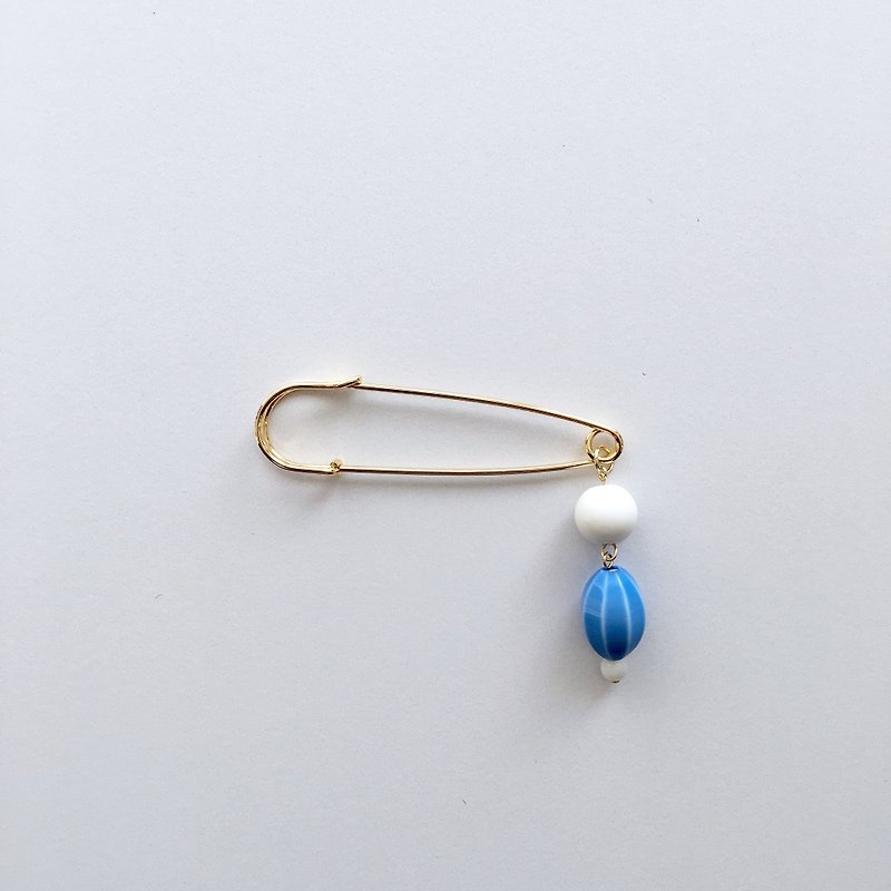 【Stall pin】 Colon and blue antique beads - Brooches - Plastic Blue