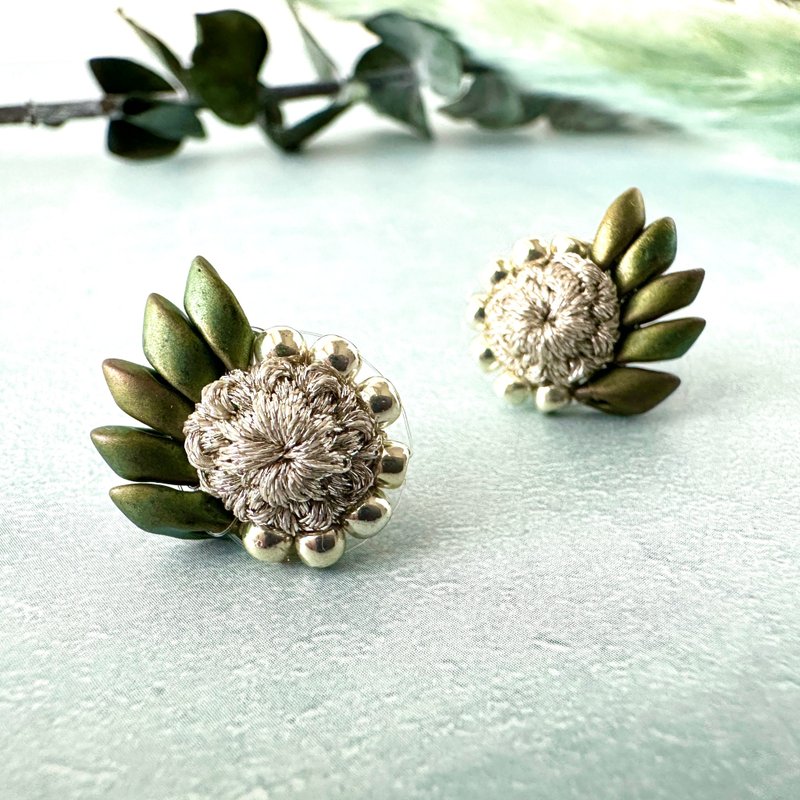 【wings】Crochet earrings (Silver x Green) - ต่างหู - งานปัก สีเงิน