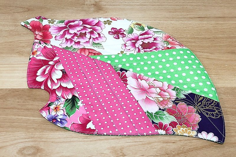 Taiwan Companion Gifts - Handmade Leaf Insulation Placemats - Hakka Flower Fabrics - ผ้ารองโต๊ะ/ของตกแต่ง - ผ้าฝ้าย/ผ้าลินิน หลากหลายสี
