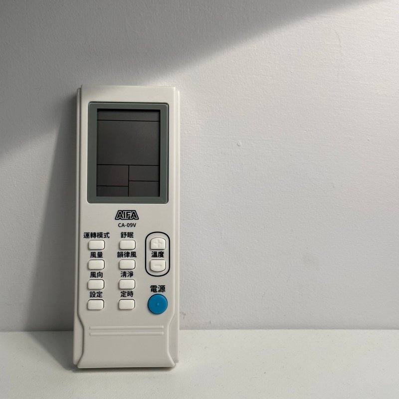 【艾法科技AIFA】抗菌款冷氣萬用遙控器/超大字體大按鍵/液晶顯示 - 科技小物 - 塑膠 