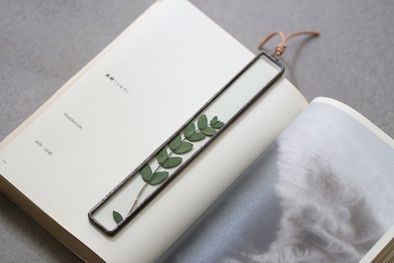 植物圖鑑∣小葉尤加利∣玻璃鑲崁∣花草標本書籤 - 書籤 - 植物．花 白色