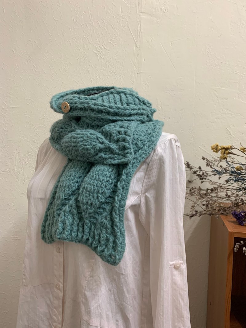 Hand crochet thick and warm. Unisex casual change scarf. Books and magazines. blue. Japan line - ผ้าพันคอถัก - ขนแกะ 