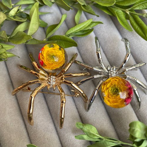 Spider brooch, spider jewelry, spider pin, resin jewelry - Shop AlexArtRoom  Brooches - Pinkoi