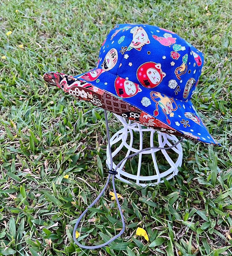 Love handmade double-sided fisherman hat-Dharma Lucky Cat - หมวก - ผ้าฝ้าย/ผ้าลินิน สีน้ำเงิน