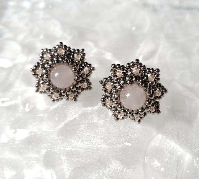 Flowering Part 3 - Blooming Rose Quartz Earrings - ต่างหู - วัสดุอื่นๆ สึชมพู