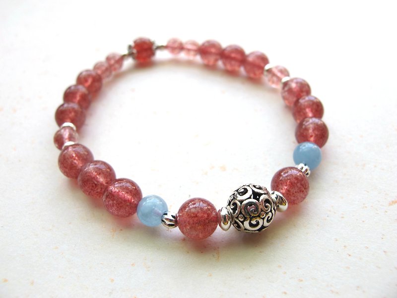 Strawberry Crystal x Sea Water Sapphire x 925 Silver [Love Guard] - Handmade Natural Stone Series - สร้อยข้อมือ - เครื่องเพชรพลอย สีแดง