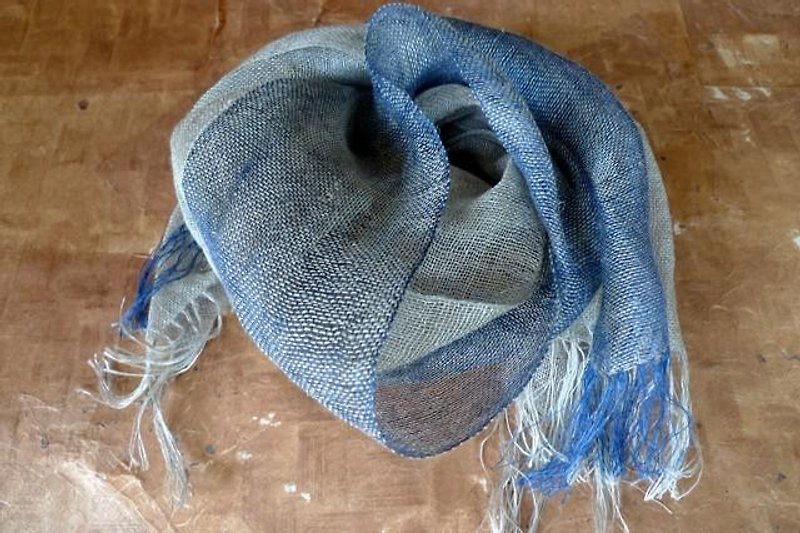 Hand-woven silk hemp stall C - ผ้าพันคอ - ผ้าฝ้าย/ผ้าลินิน สีน้ำเงิน