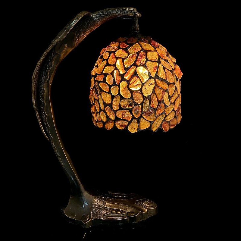 Luxury Table lamp made of natural baltic amber and bronze Eagle|Unick amber lamp - โคมไฟ - เครื่องเพชรพลอย สีนำ้ตาล