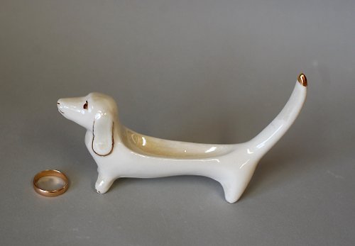 PorcelainShoppe Dog ring holder Ring display stand Dog figurine Jewelry Organizer Dachshund