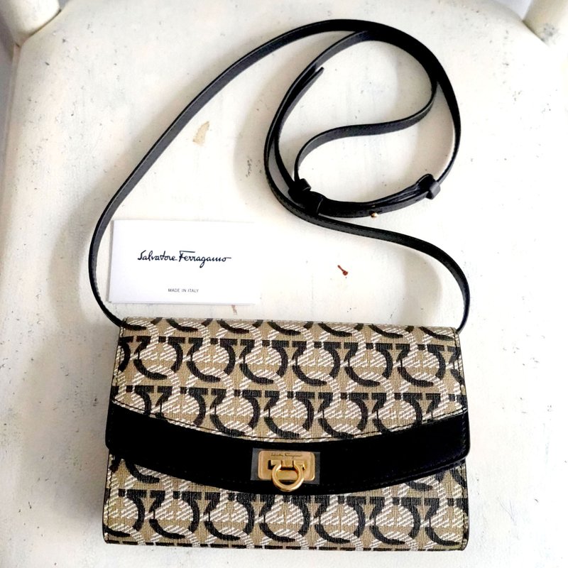 全新Salvatore Ferragamo真皮monogram小型禮服單邊袋斜包包手袋 - 側背包/斜背包 - 真皮 卡其色