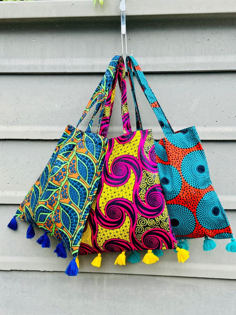 African batik shoulder bag side shoulder bag tote bag shoulder tote bag - กระเป๋าแมสเซนเจอร์ - ผ้าฝ้าย/ผ้าลินิน 