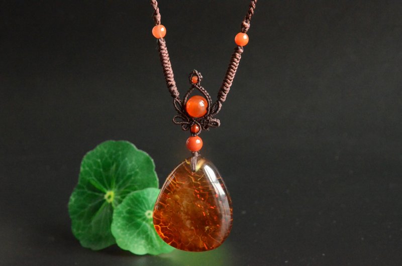 [Lotus of Thorns] Rare natural golden red skin with golden twisted honey artistic conception amber pendant necklace - Necklaces - Gemstone 