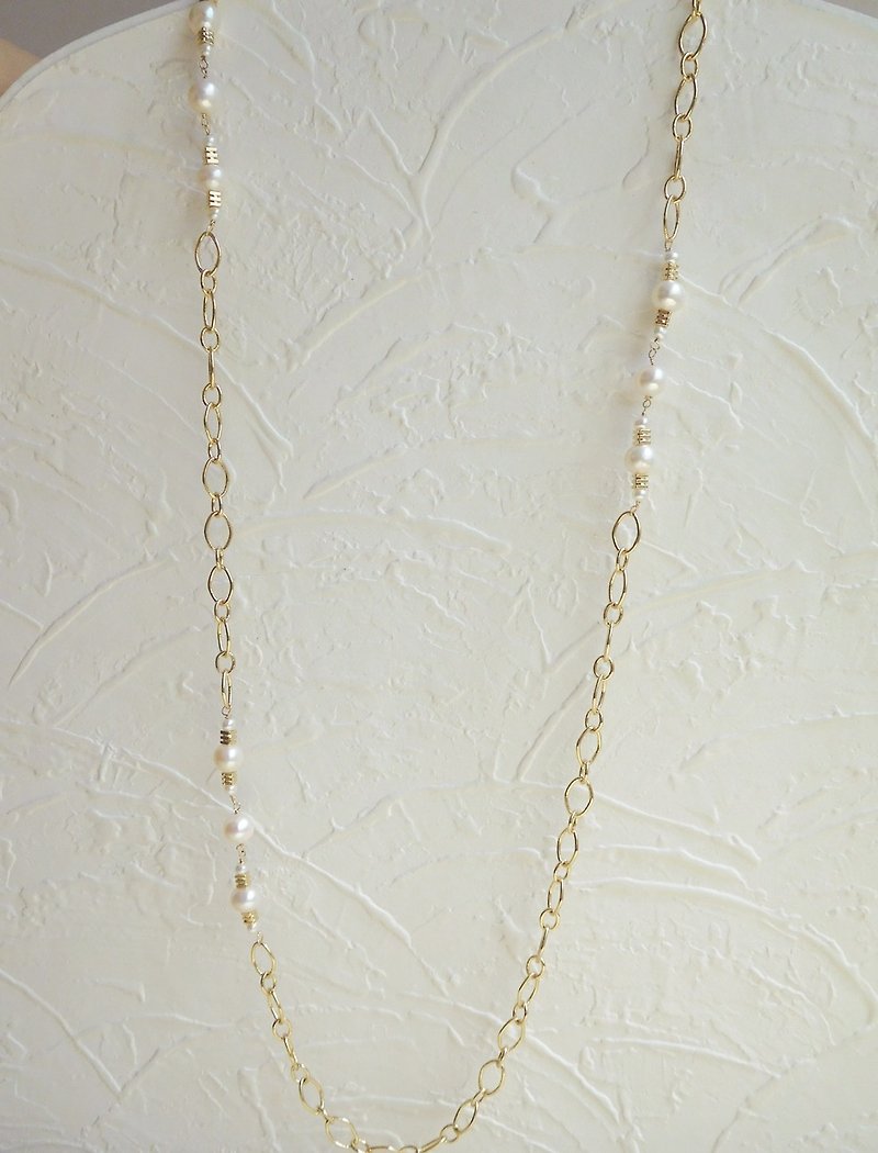 All-match natural pearl long chain - สร้อยคอ - วัสดุอื่นๆ สีกากี