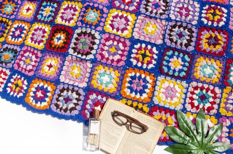 手工羊毛鉤織蓋毯 編織沙發巾 露營保暖 東歐風鉤織桌墊-彩虹花朵 - 圍巾/披肩 - 羊毛 多色