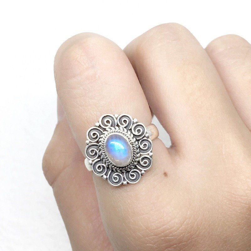 月光石925純銀旋轉花邊戒指 尼泊爾手工鑲嵌製作 - 戒指 - 寶石 藍色