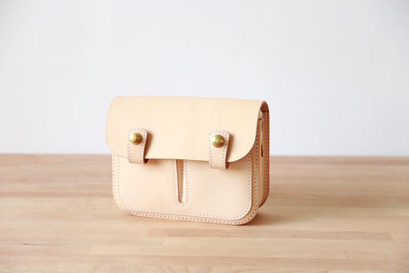 【切線派】TANGENT LINEAR 迷你机器人公文包真皮休闲单肩斜挎包 - 側背包/斜背包 - 真皮 白色