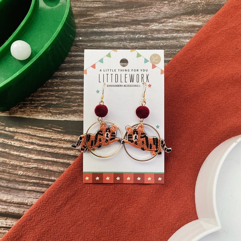 刺繡耳環 | 耳夾 / 耳勾 - 老虎跳火圈 - 耳環/耳夾/耳骨夾 - 繡線 多色